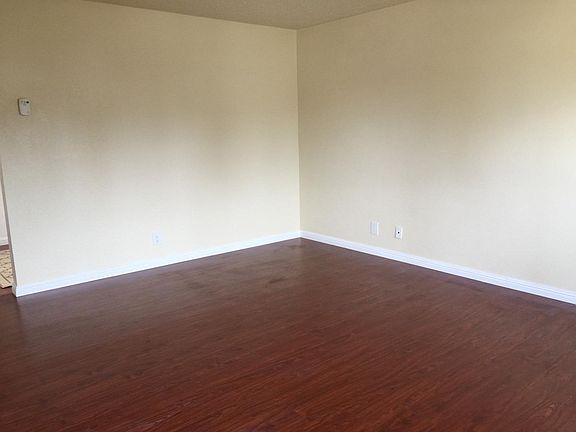 4th image of 605 Bronte Ave