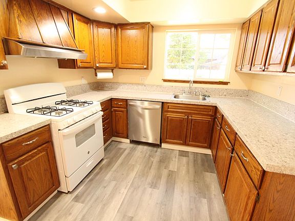 2nd image of 10492 Georgetown Dr