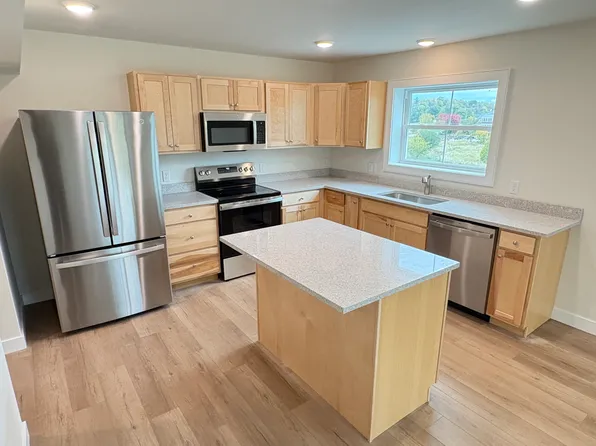 25 Armory Ln #M, Vergennes, VT 05491