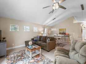 1812 Livingstone St, Sarasota, FL