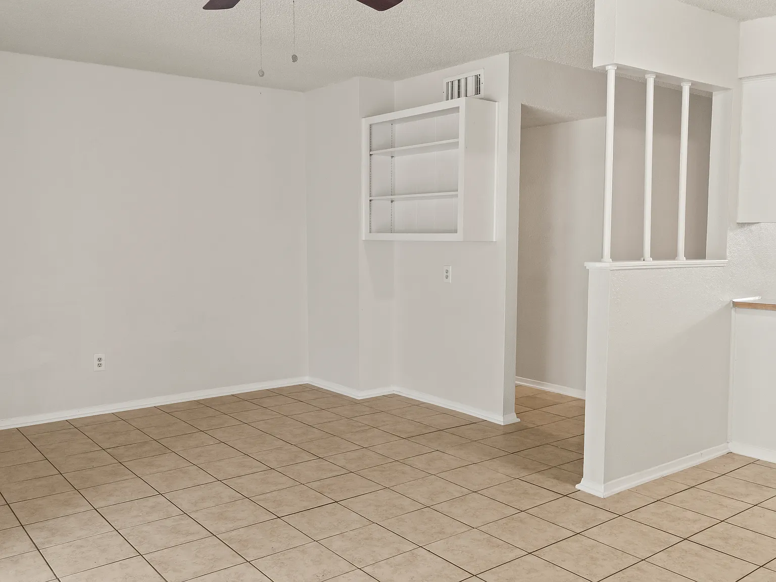 3 bed, 984 sqft, $1,550 — Photo 4