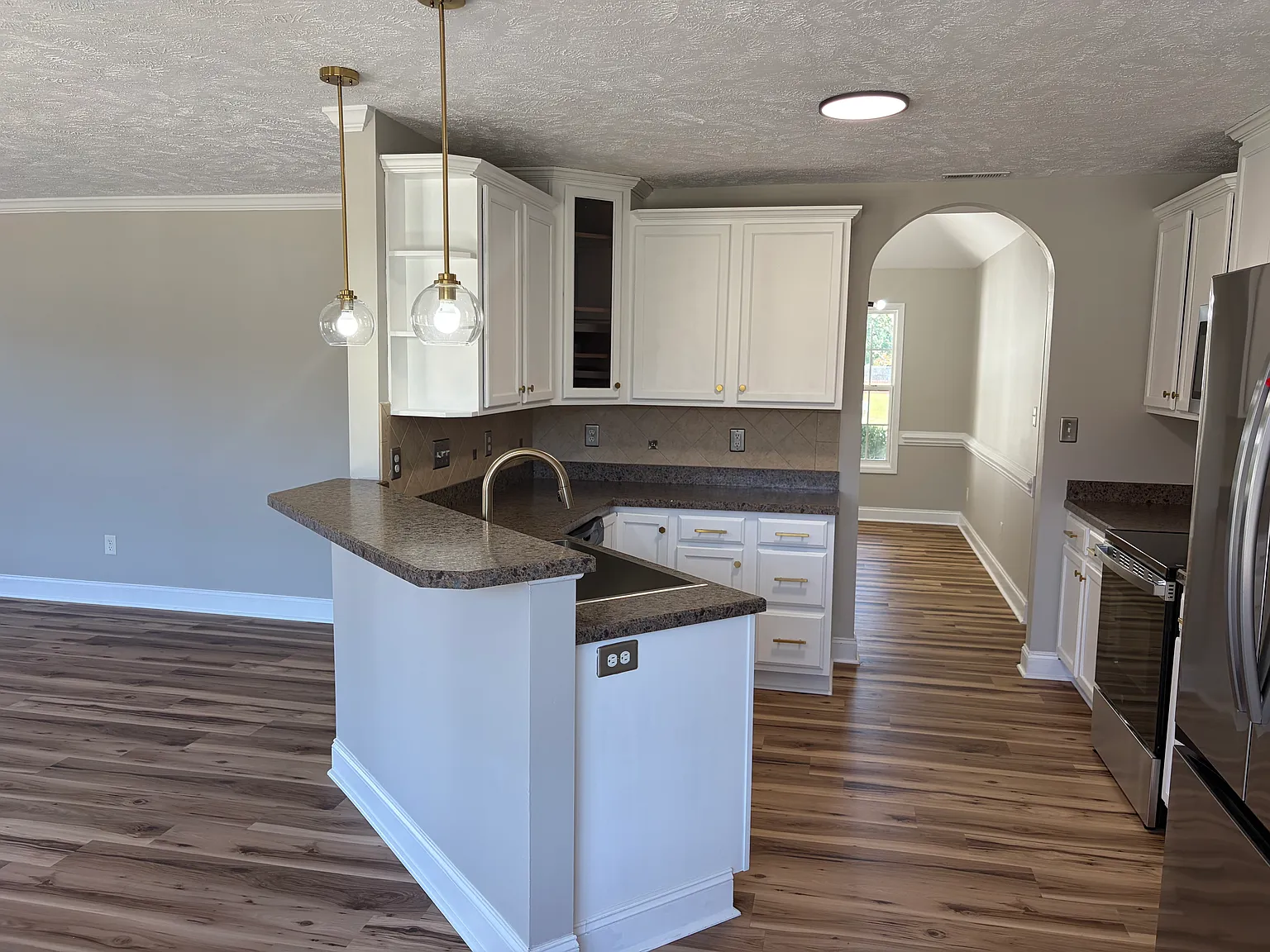 3 bed, 1951 sqft, $2,175 — Photo 4