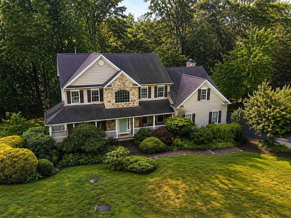 1st image of 9 Coventry Ln