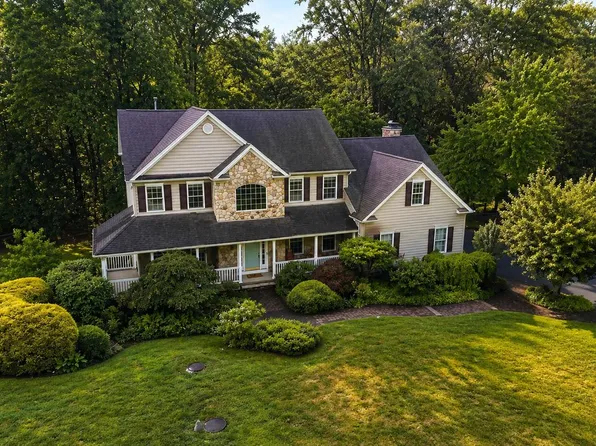 9 Coventry Ln, Hopewell, NJ 08525