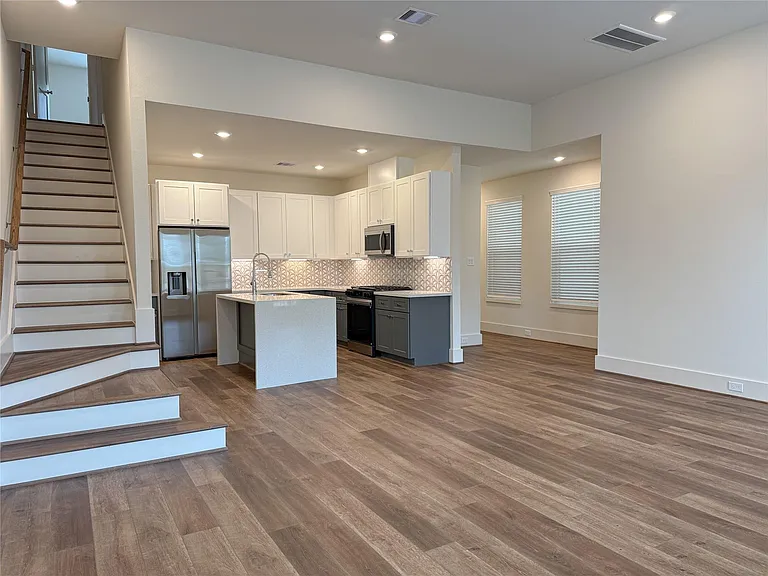 881 Rachel St #D — Photo 4