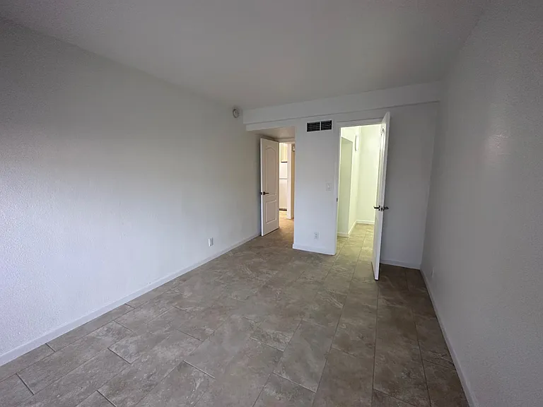 2121 Swanson Ave — Photo 8