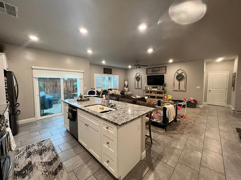 2137 La Vona Ave — Photo 10