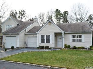 12 Lindsey Ct, Holtsville, NY 11742