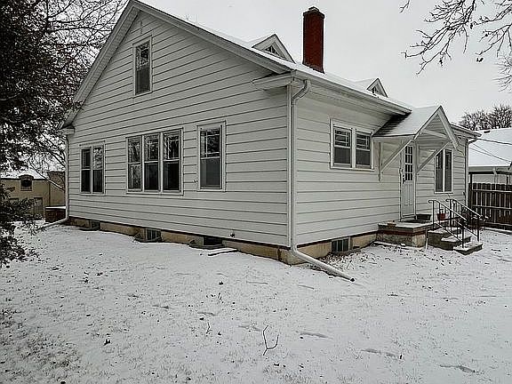 3rd image of 1455 N Pine St