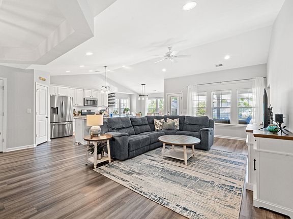 5th image of 3708 Park Pointe Ave.