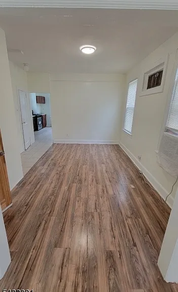 569 Morris St — Photo 2