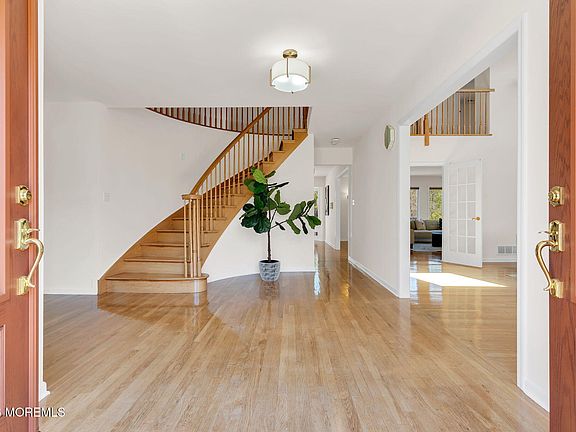 4th image of 7 Shira Lane