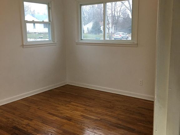 Bedroom First Floor Master - 2 Closets