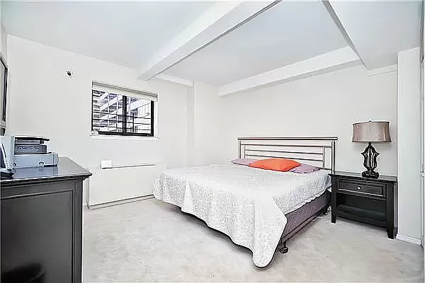 150 W 51st St #2117 — Photo 3