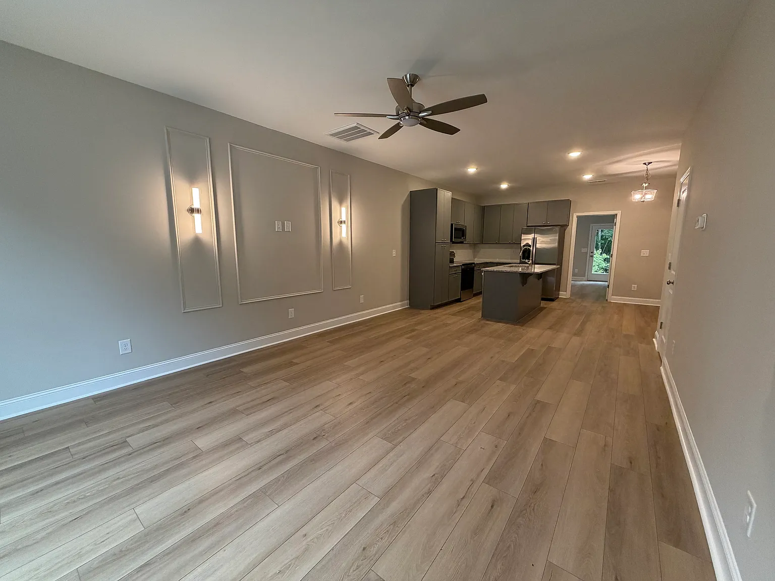 3 bed, 2.5 bath, 1500 sqft, $1,795 — Photo 2