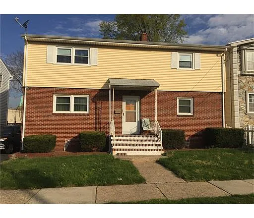 111 Emerson St photo 1