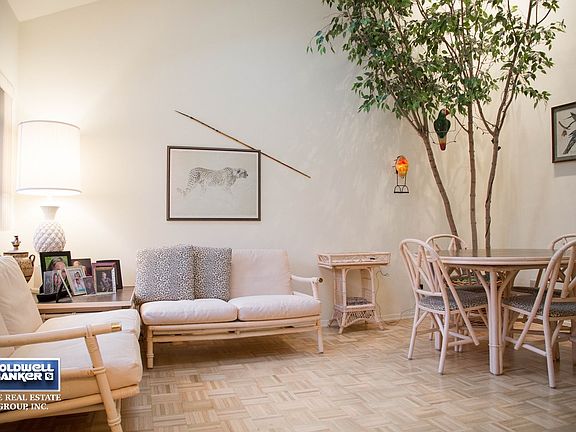 Furnished View of Foreroom