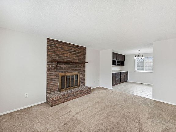 4th image of 868 Hacienda Ct