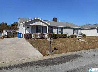 104 Cole Ln, Rainbow City, AL 35906