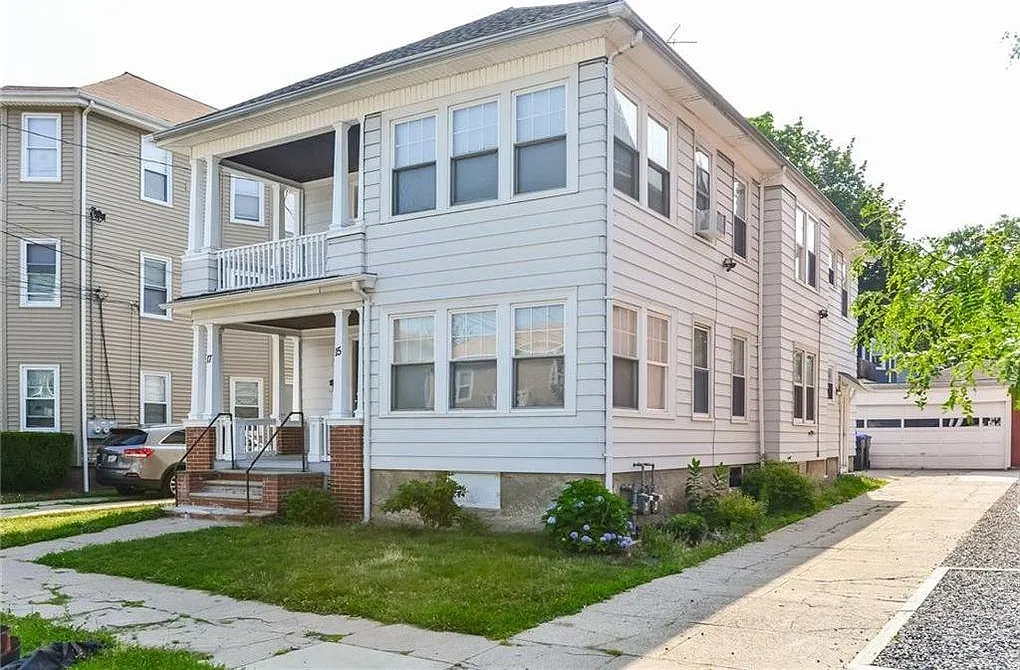 15 Pembroke Ave — Photo 1