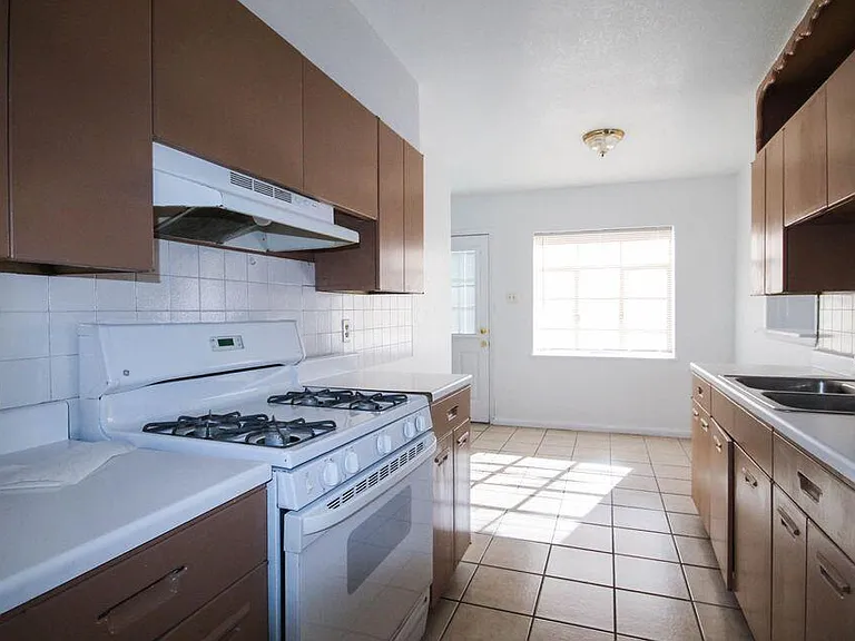 209 San Saba Rd — Photo 19