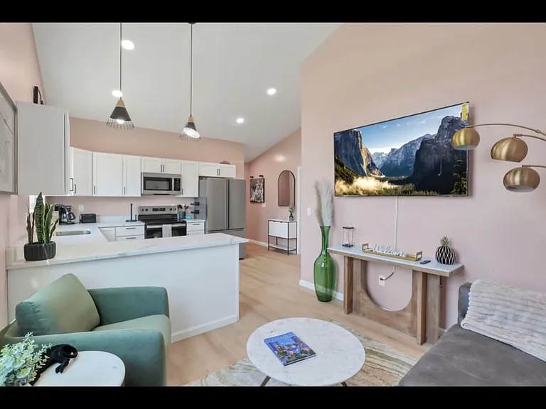 278 Allen Ave — Photo 3