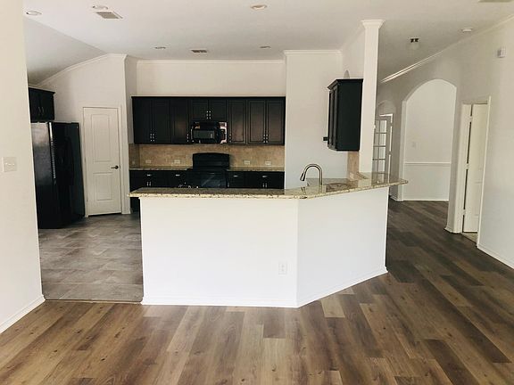 5th image of 1117 Nocona Dr