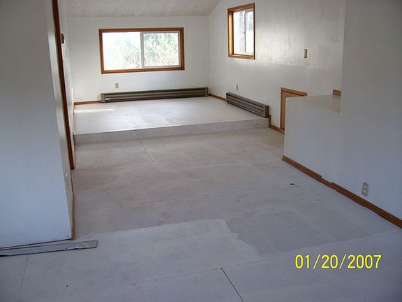 2nd Flr. Studio w/Eastern View to Cascades.