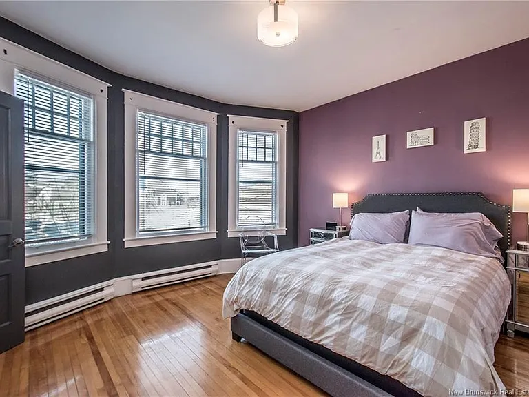187 Botsford St — Photo 42