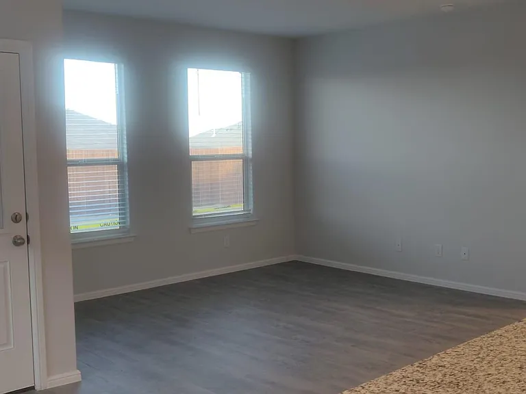 308 Youngblood Ln — Photo 11