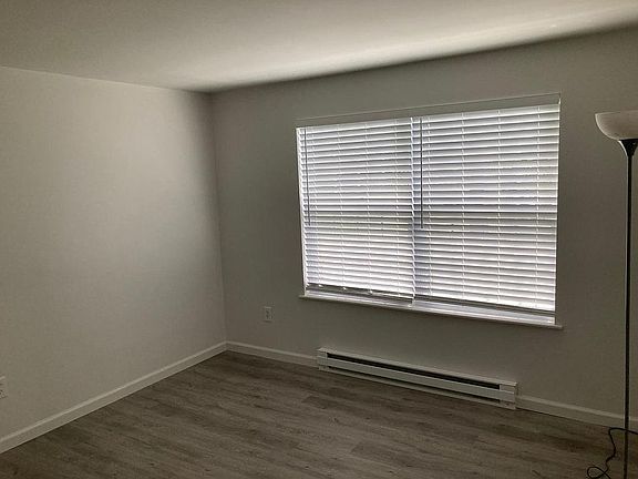 3rd image of 178 Dupont Ave