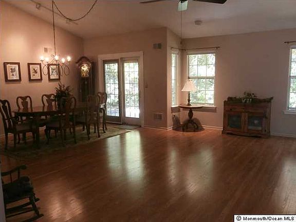 4th image of 968 Thornbury Lane #B