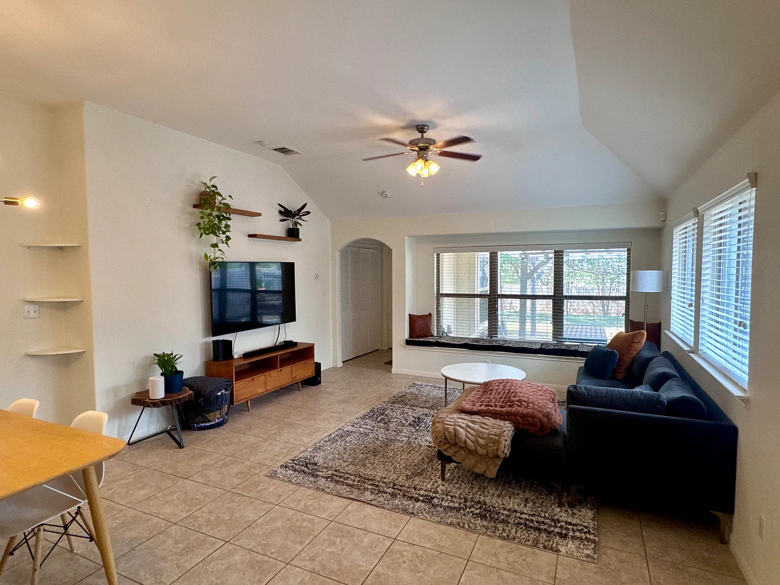 3 bed, 1267 sqft, $2,500 — Photo 4
