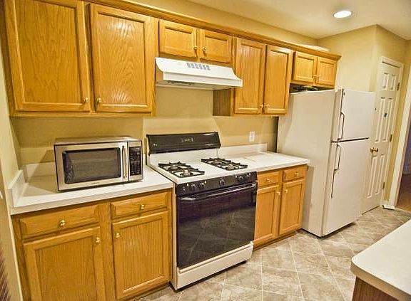 4th image of 1111 Cypress Tree Pl