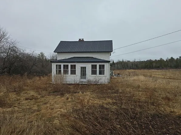 218 Main St, Corinth, ME 04427