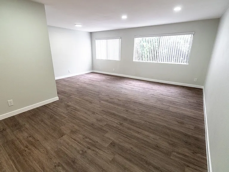616 North Sweetzer Avenue — Photo 59