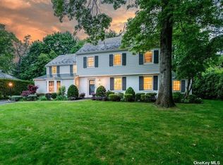 22 Homer Pl, Manhasset, NY 11030