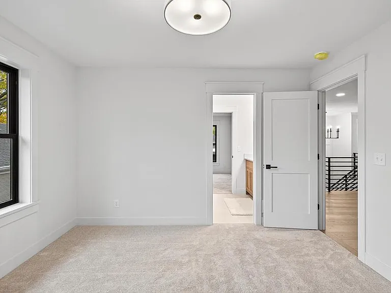641X Park St E — Photo 33