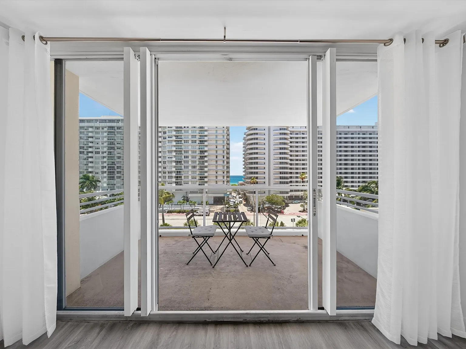 2 bed, 1190 sqft, $3,400 — Photo 1