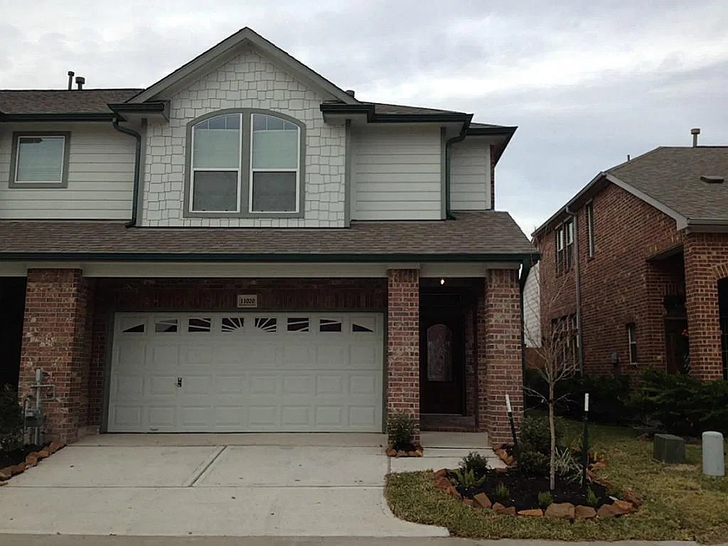 3 bed, 2.5 bath, 1678 sqft, $1,895 — Photo 1