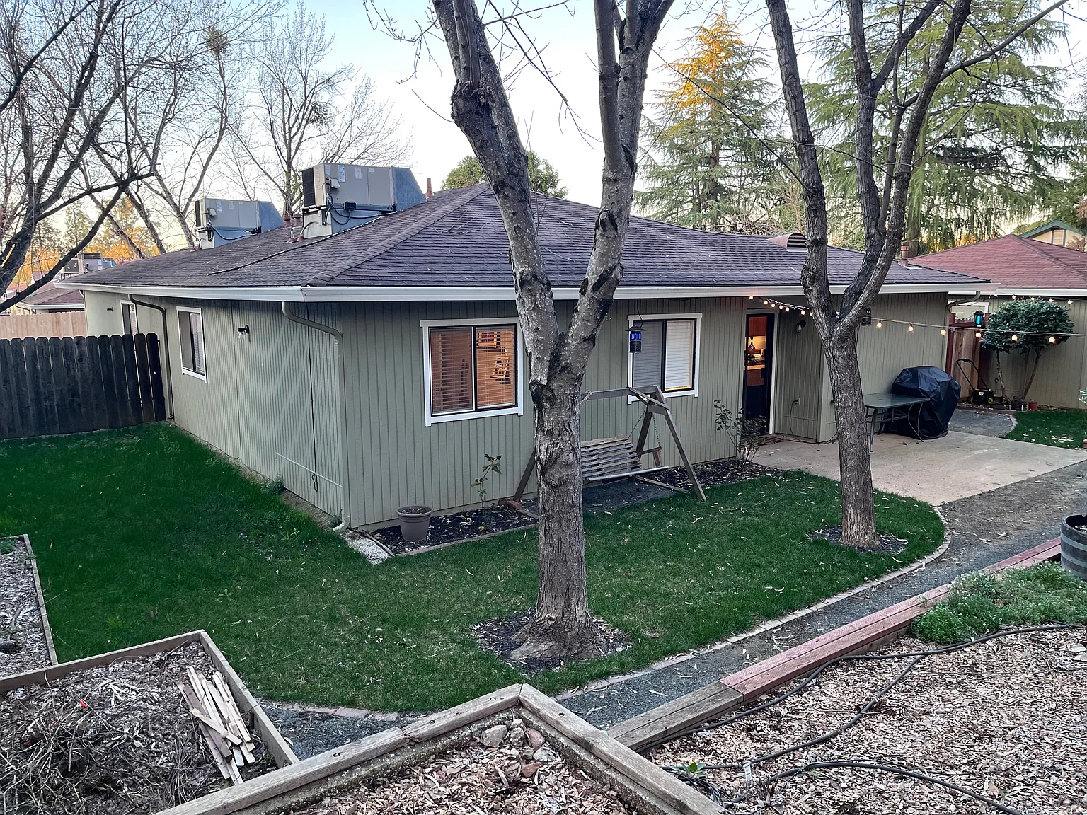 3 bed, 1038 sqft, $2,400 — Photo 4