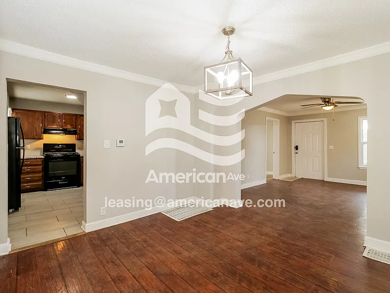 988396_004_dining_room_13661323.jpg