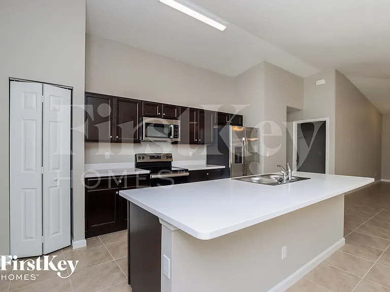 785 Coconut St SE — Photo 6