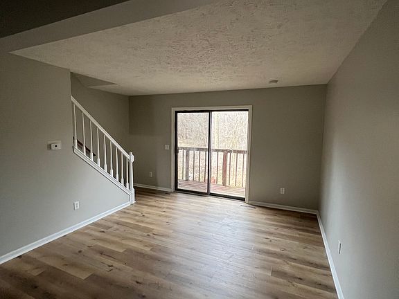 4th image of 1823 Hoyt Ave #1