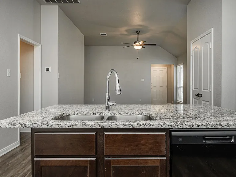 517 Fallbrook Dr — Photo 15