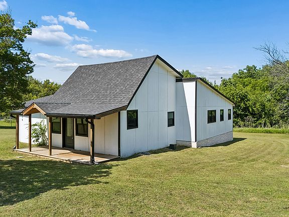 5th image of 114 Harvey Cir
