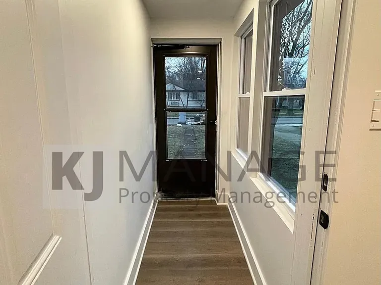 90 W Meyers Ave — Photo 8