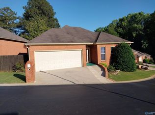 210 Windemere Dr, Rainbow City, AL 35906