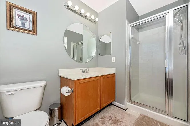 124 Cavenrock Ct — Photo 31
