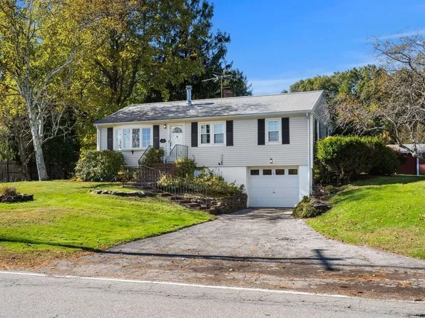 232 Market St, Amesbury, MA 01913
